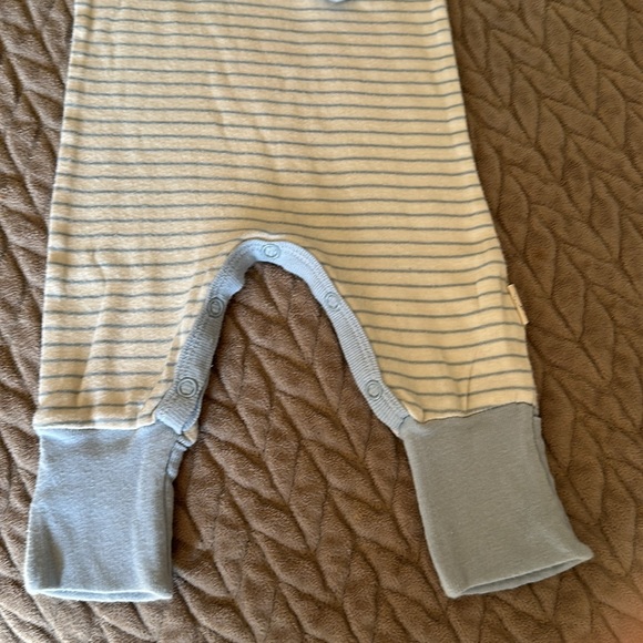 Burt’s Bees Baby playsuit - Picture 3 of 5